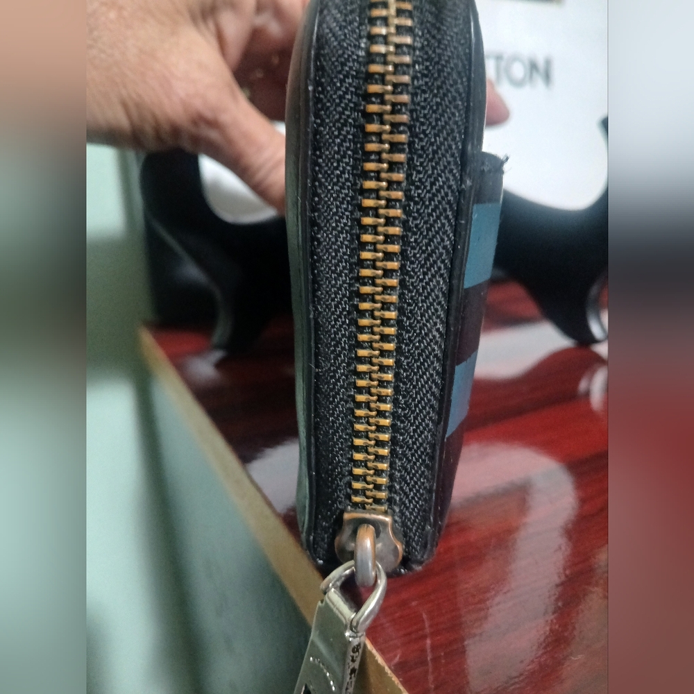 VGUC Coach Stripe Wallet - Picture 7 of 12